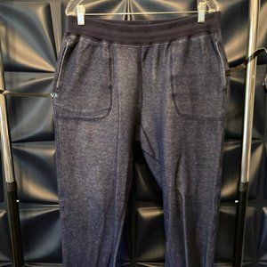 Todd Snyder New York ISSUED BY: GARMENT DYED CLASSIC SWEATPANT IN NAVY SAND